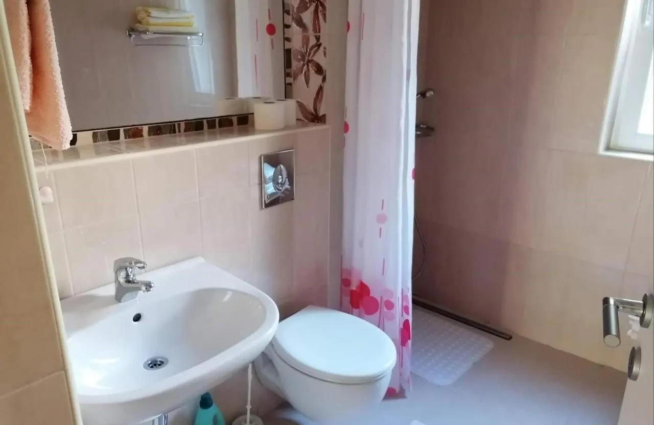 Blaz 4 - Apartment For 6-8 Persons, 150 M From The Beach Novi Vinodolski