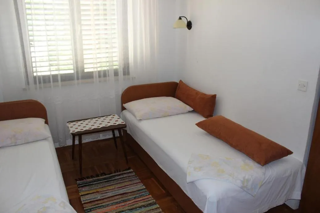 Blaz 4 - Apartment For 6-8 Persons, 150 M From The Beach Novi Vinodolski