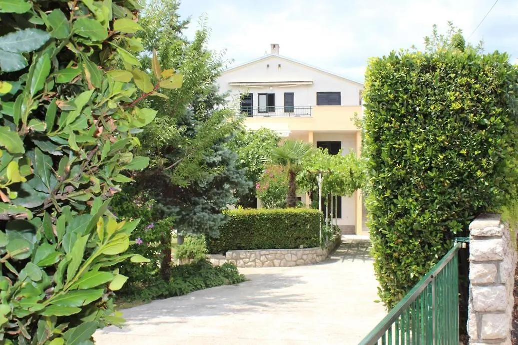 Blaz 4 - Apartment For 6-8 Persons, 150 M From The Beach Novi Vinodolski