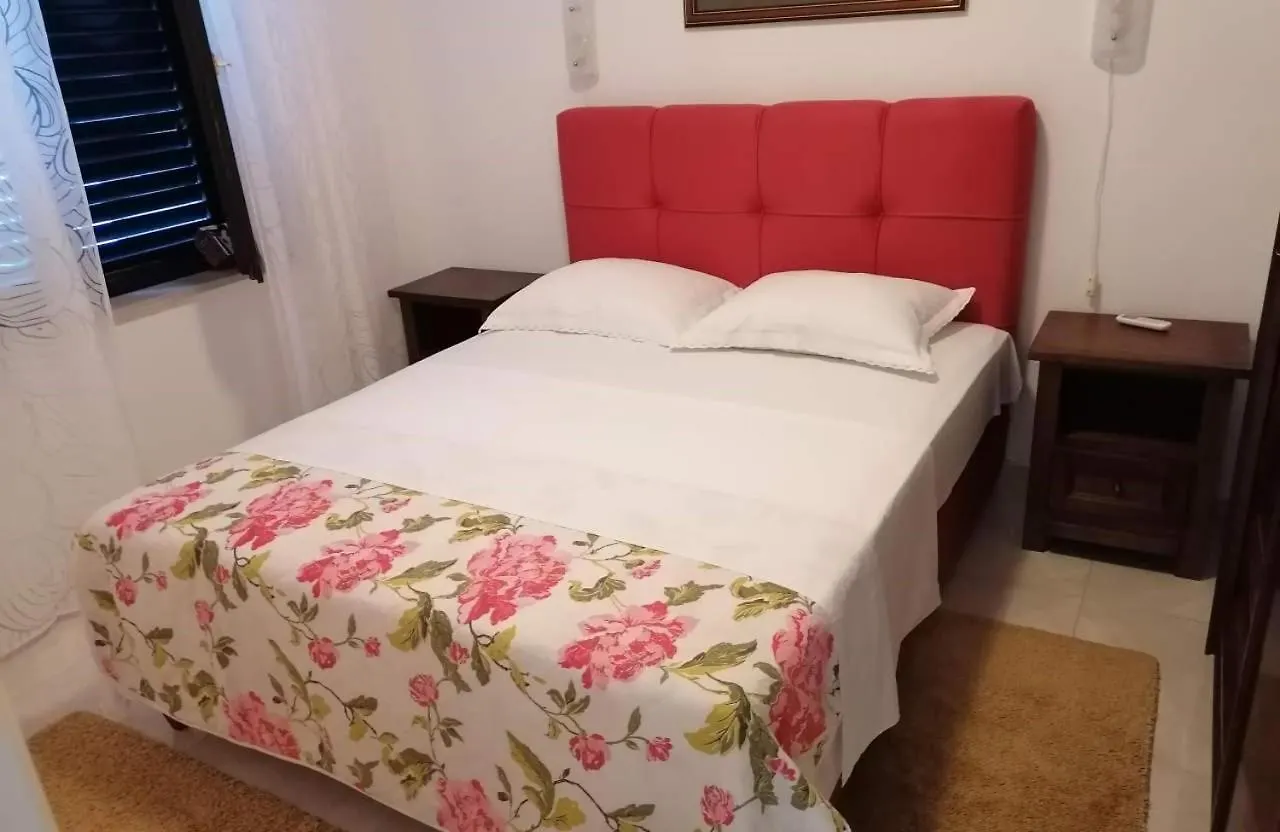 Blaz 4 - Apartment For 6-8 Persons, 150 M From The Beach Novi Vinodolski