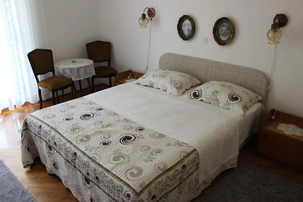 Blaz 4 - Apartment For 6-8 Persons, 150 M From The Beach Novi Vinodolski