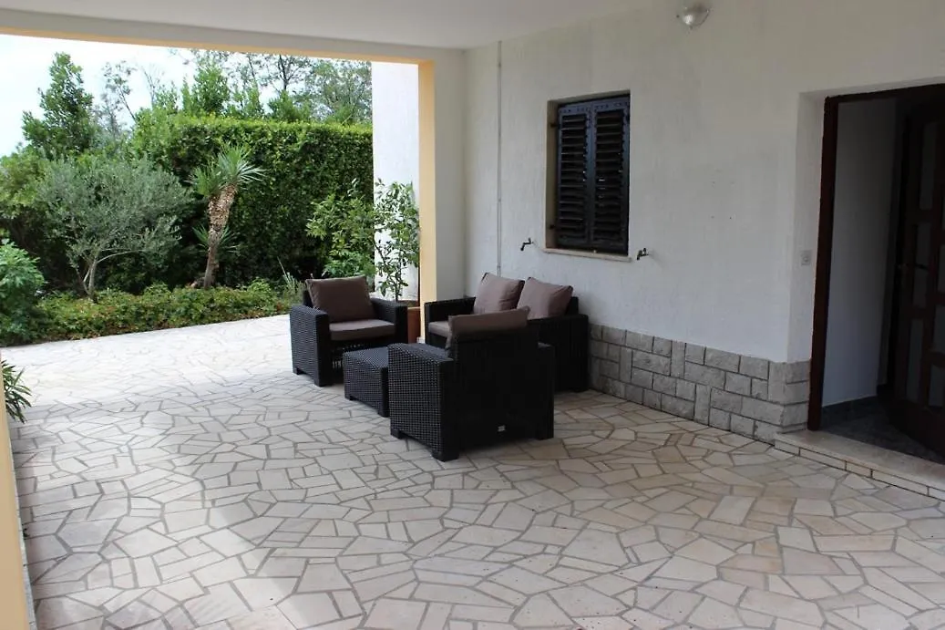Blaz 4 - Apartment For 6-8 Persons, 150 M From The Beach Novi Vinodolski