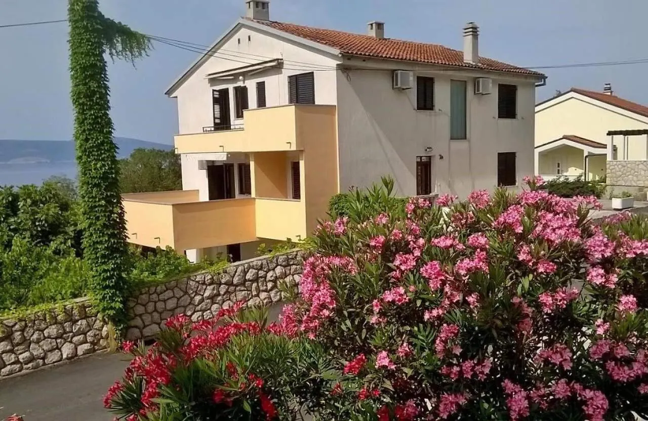Blaz 4 - Apartment For 6-8 Persons, 150 M From The Beach Novi Vinodolski 0*,