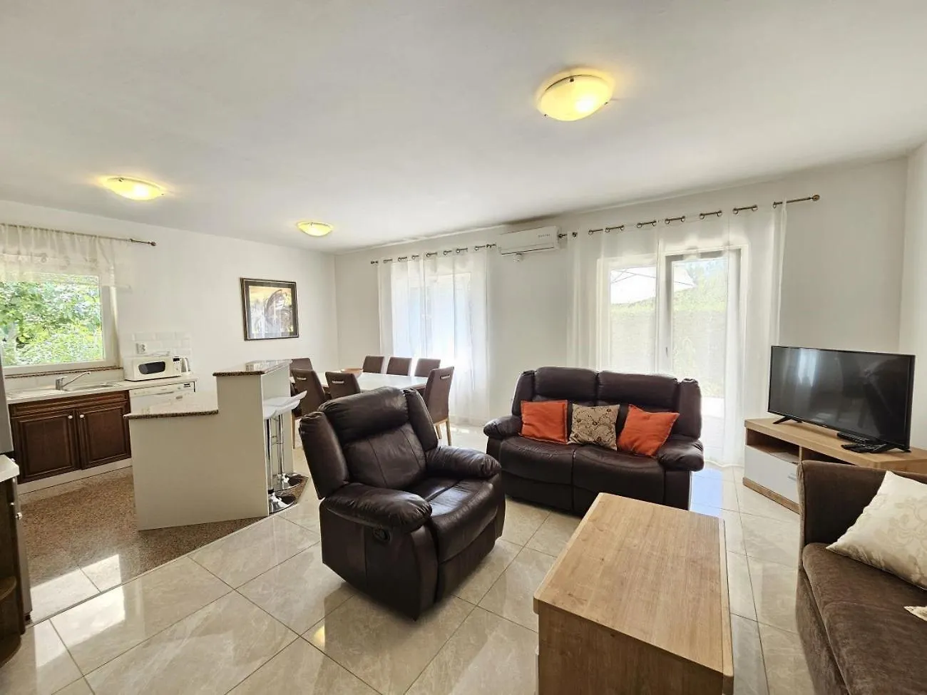 Blaz 4 - Apartment For 6-8 Persons, 150 M From The Beach Novi Vinodolski