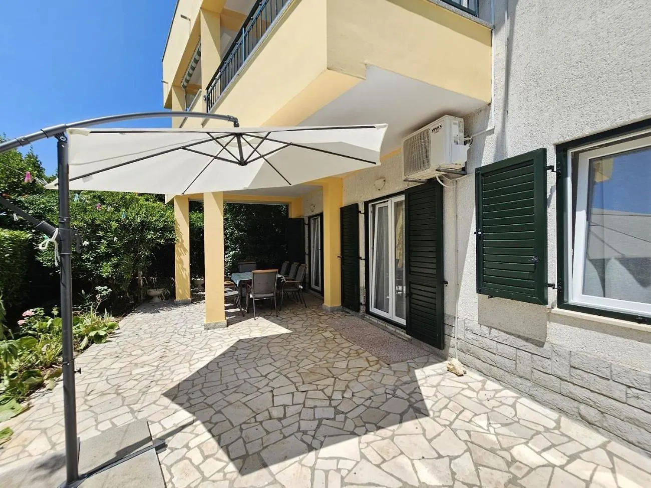 Blaz 4 - Apartment For 6-8 Persons, 150 M From The Beach Novi Vinodolski